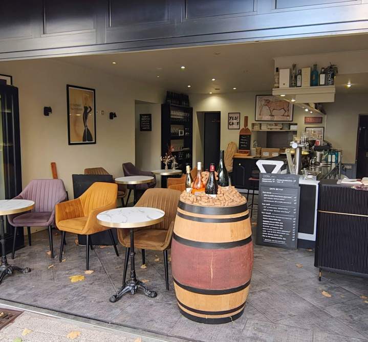 Restaurant Place aux Herbes Orange